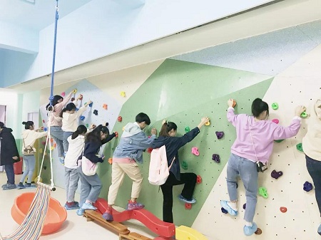 江漢大學學生體驗感統訓練